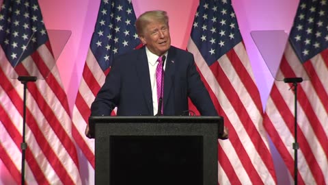 Trump receives “Man of the Decade” award at Michigan GOP dinner