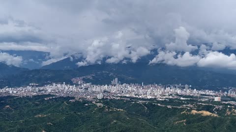 Con nubes adornando los cerros, así se dejó ver Bucaramanga este sábado
