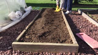 Radiant Heat For Your Raised Bed - Grow Food all Winter