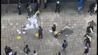 Manifestantes atacan el edificio de la Fiscalía en Quito