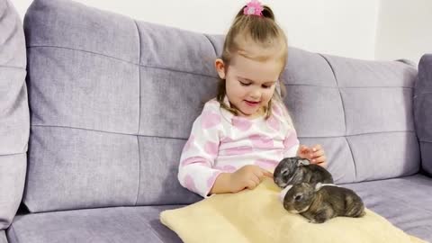 Adorable_Baby_Girl_Meets_Newborn_Baby_Rabbits_for_the_First_Time
