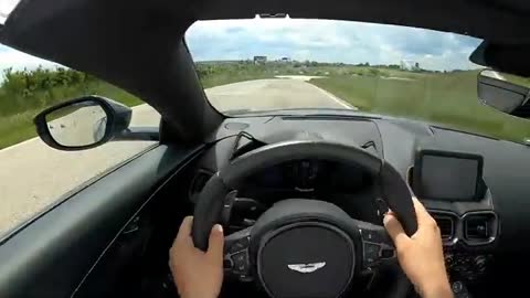 Aston Martin Vantage Roadster (2021) POV onboard
