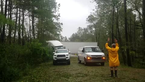 2 Vehicles Pull Semi-Truck Out of Ditch While Hurricane Florence Detroys the Coast