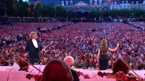 15 year old Emma Kok sings “Voilà!” with André Rieu
