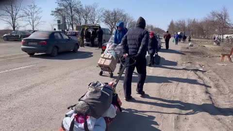 Les Russes bloquent les civils à Marioupol. Faux.