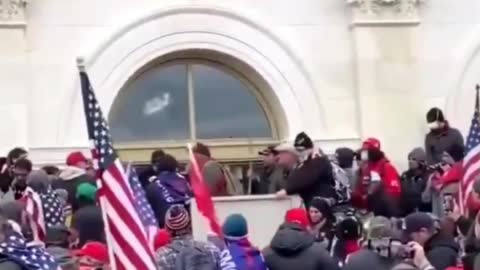 Antifa Breaking Glass at Capitol, Trump Protesters Saying Stop Antifa