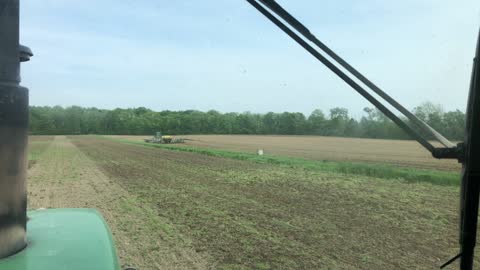 Planting soybeans 5-20-22