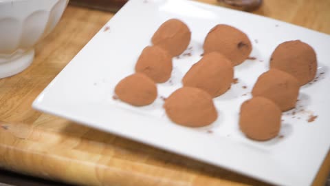 How to make chocolate sea salt truffles - the perfect holiday treat!