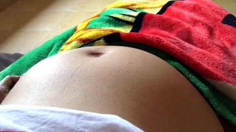 Baby dances inside mother's pregnant belly