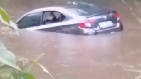 Tshelimnyama Bridge is flooded