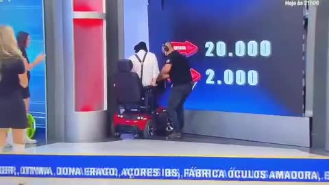 Fernando Mendes provoca momento insólito no Preço Certo