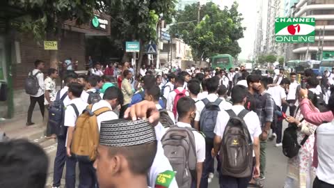 Bangladesh: students join protests against rising cost of living