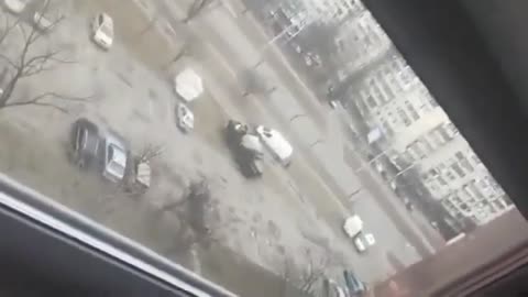 LIVE FOOTAGE OF UKRAINE SOLDIERS FIGHTING IN STREETS (VIEWER DISCRETION ADVISED)