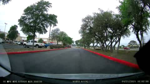 Just another driver who does not pay attention