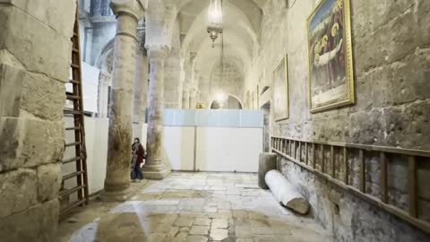 El Santo Sepulcro renueva su suelo en la segunda fase de restauración