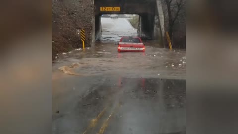 drowning car in water