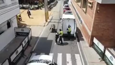 Video: Hombre que portaba un revólver intentó huir de la Policía en Piedecuesta