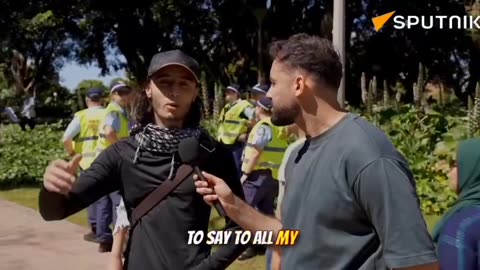 "F*** the police!" - pro-Palestinian protester