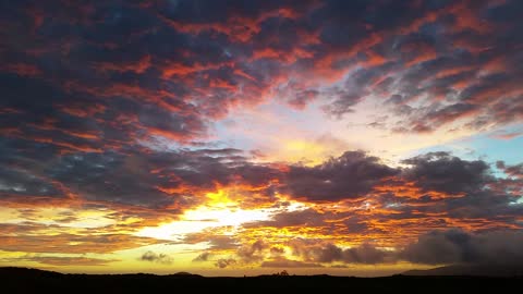 Majestic Hawaiian sunset follows hurricane - Breathtaking sight!