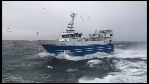 How a small ship faced on a ocean storm