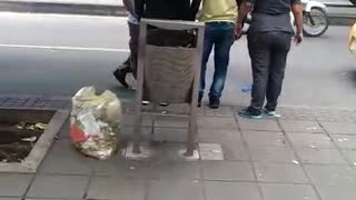 Video registró riña entre un taxista y un transportador informal en Bucaramanga