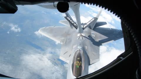 F-22 Aerial refueling