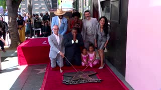 Actor, comedian Kenan Thompson gets Hollywood star
