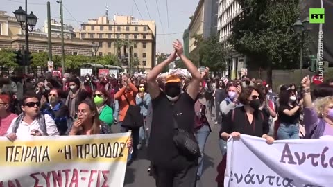 Thousands of Greeks decry soaring prices and low wages