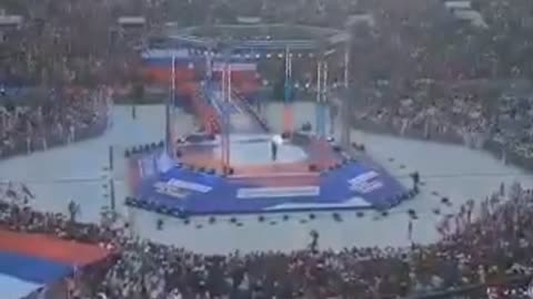 Putin aparece en estadio moscovita y la multitud grita "Rusia, Rusia"