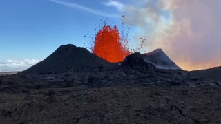 A-GLOW-HA: Mesmerising Footage Shows Hawaiian Volcano's Awesome Lava Spill