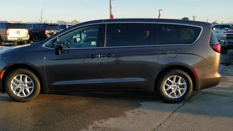 2020 CHRYSLER VOYAGER LX GRANITE CRYSTAL FIRST LOOK WALK AROUND REVIEW 20C11 SOLD!