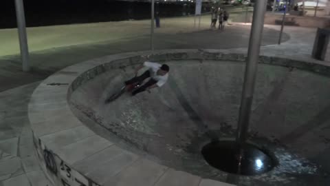 BMX Rider Falls Trying To Jump And Spin | Venda Seu Vídeo