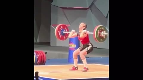 Turkish weightlifter at the European Championship lost consciousness after lifting the bar