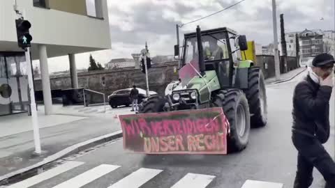Austria, convoy of truckers, farmers and citizens in Linz to end vaccine mandates