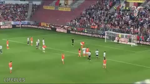 Dirk Nowitzki mocks Simone Zaza penalty in charity match