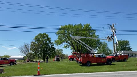 Wentzville Widen N - Linemen Doing What They Do