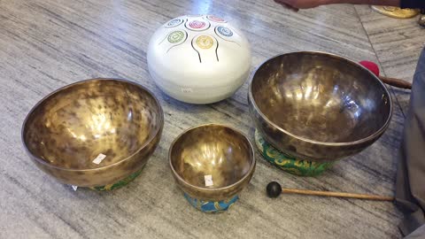 Happy drum with himalayan singing bowl