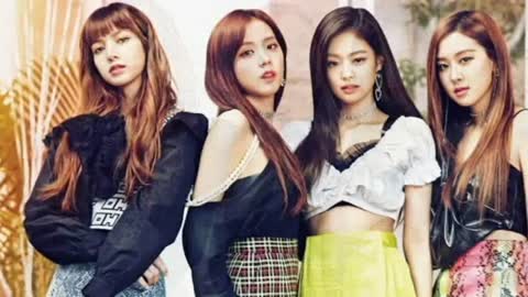 BLACKPINK's Fans Left Negative Comments Regarding The Group's Lightstick Design!