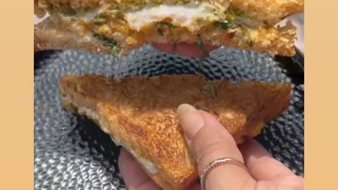 CRISPY CHEESY ALOO SANDWICH