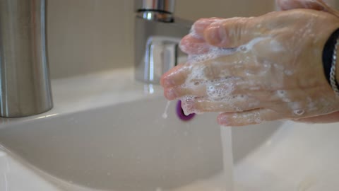 Washing your hands Corona 2019