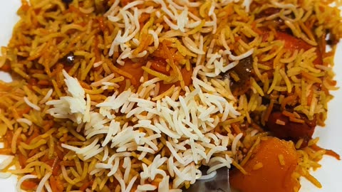 Serving the BEST Chicken Biryani - Pakistan Street Food