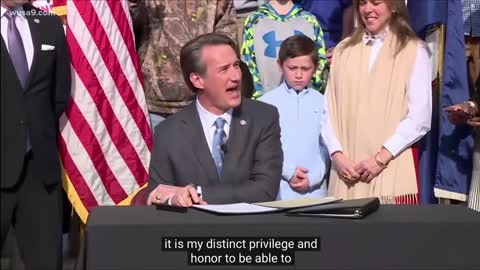 Le gouverneur de la Virginie rend l'obligation du port du masque à l'école ILLÉGAL