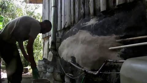 Repairing a Cob Wall - Concertando uma parede de Cob