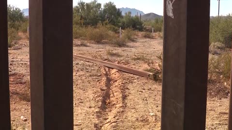 Lukeville, AZ: Groups Of Illegal Immigrants Rushed Through A Breach In The Border Wall