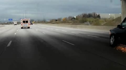 Skillful truck driver maintains control during high speed tire blowout - Crazy Dash Cam Scenes