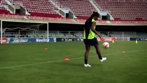 Ronaldinho doing the impossible