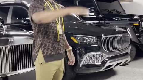 FLOYD MAYWEATHER SHOW HIS CAR COLLECTION