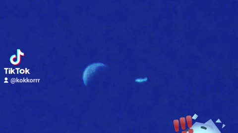 I just caught something, flying through, while i was filming the moon. Shining object, plane or UFO!