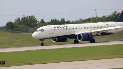 Delta Airbus 220-300 arriving at St Louis Lambert - Intl - STL