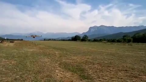 Canadair Low pass Water drop